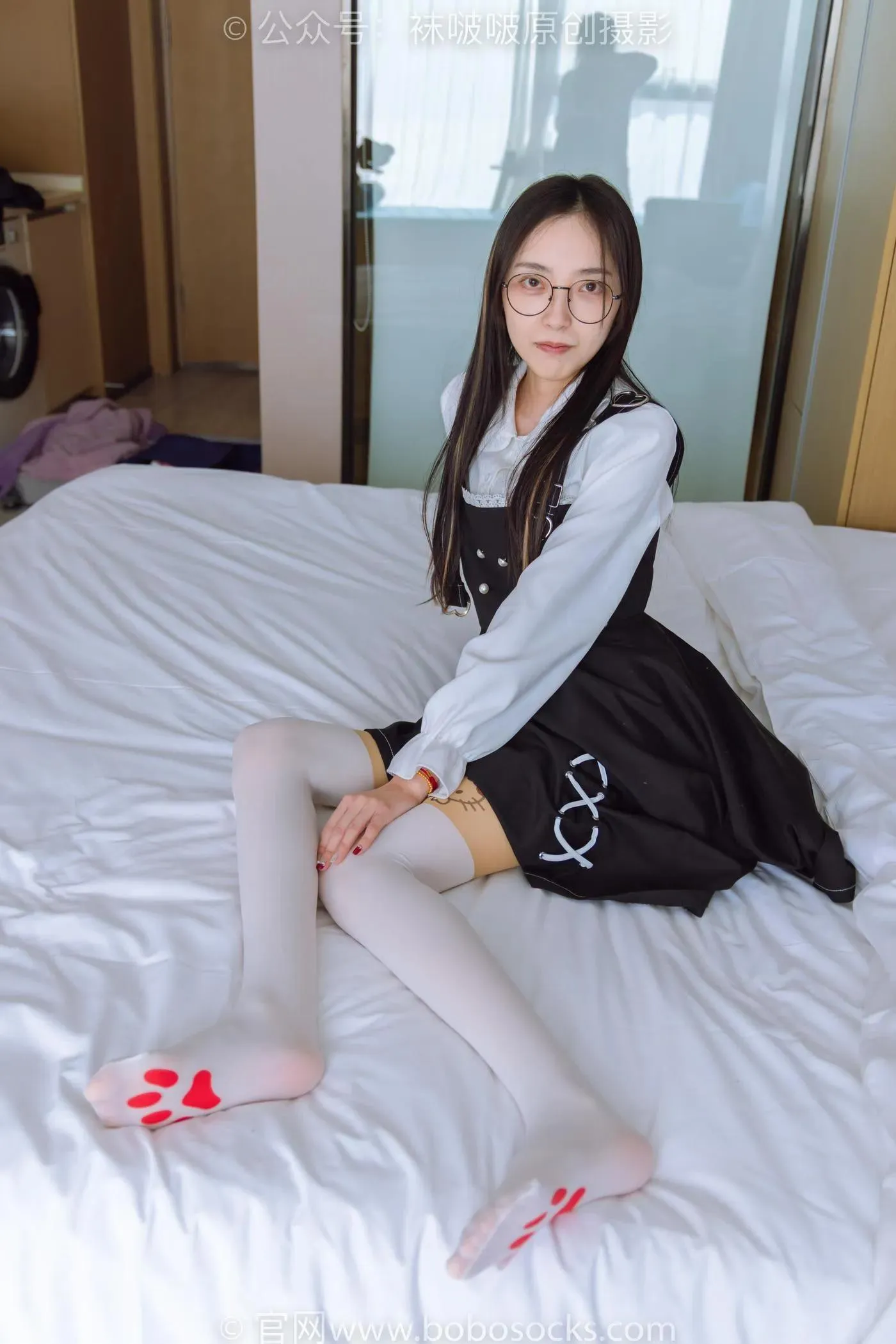 [BoBoSocks袜啵啵]NO.177 稚予-皮鞋、厚白丝（脚底猫爪印款） [140P]插图5